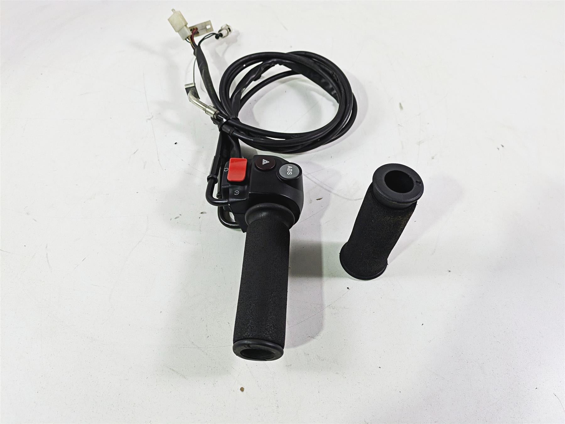 2016 Moto Guzzi Stelvio 1200 8V NTX Right Hand Abs Control Switch 886159 {{ shop.shopifyCountryName }} - Mototech271