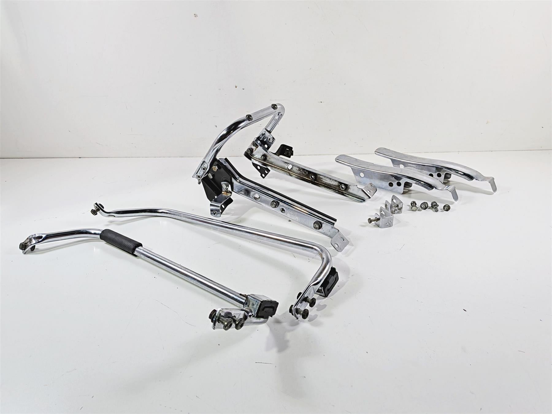 1993 Harley Touring FLHTCU Electra Glide Saddlebag Rail Guard Set 49193-93 {{ shop.shopifyCountryName }} - Mototech271