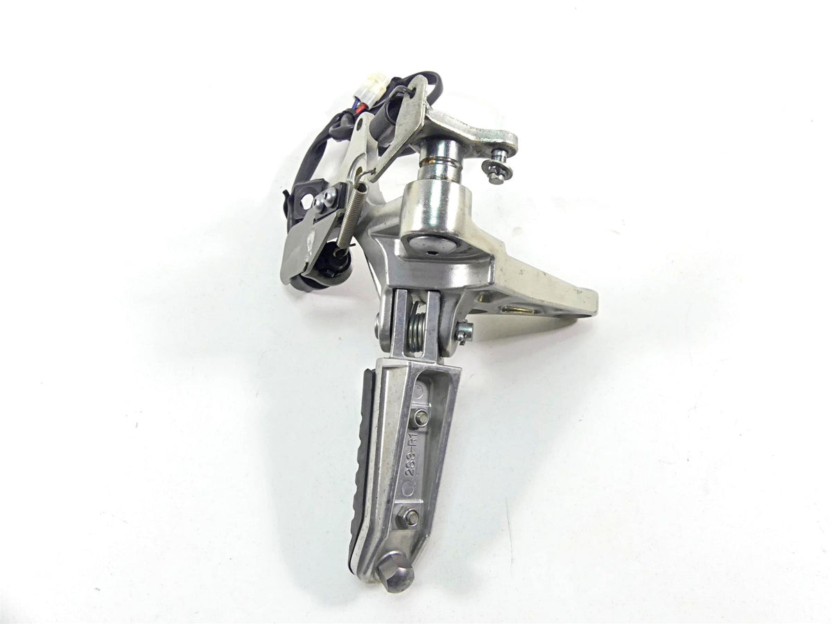 2012 Yamaha VMX17 VMAX 1700 Right Footpeg Foot Peg Res 2S3-27443-00-00 {{ shop.shopifyCountryName }} - Mototech271