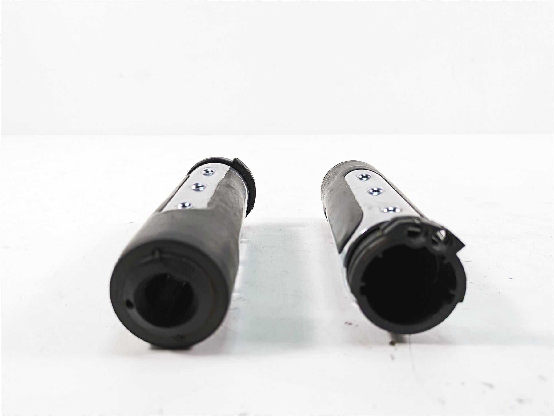2009 Harley Dyna FXDFSE CVO Fat Bob Ironside Hand Grip Set 56971-07 56972-07 {{ shop.shopifyCountryName }} - Mototech271