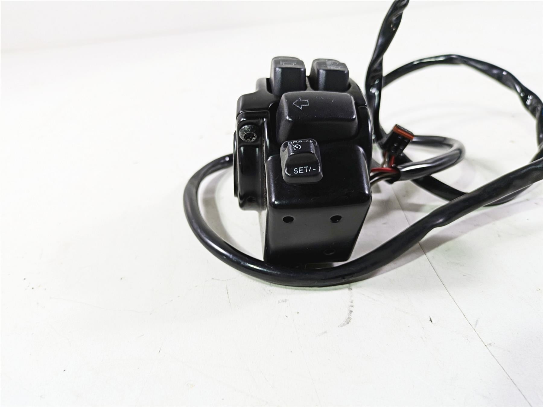 2018 Harley Softail FXFBS Fat Bob Left Control Switch Cruise Control 41000369 {{ shop.shopifyCountryName }} - Mototech271