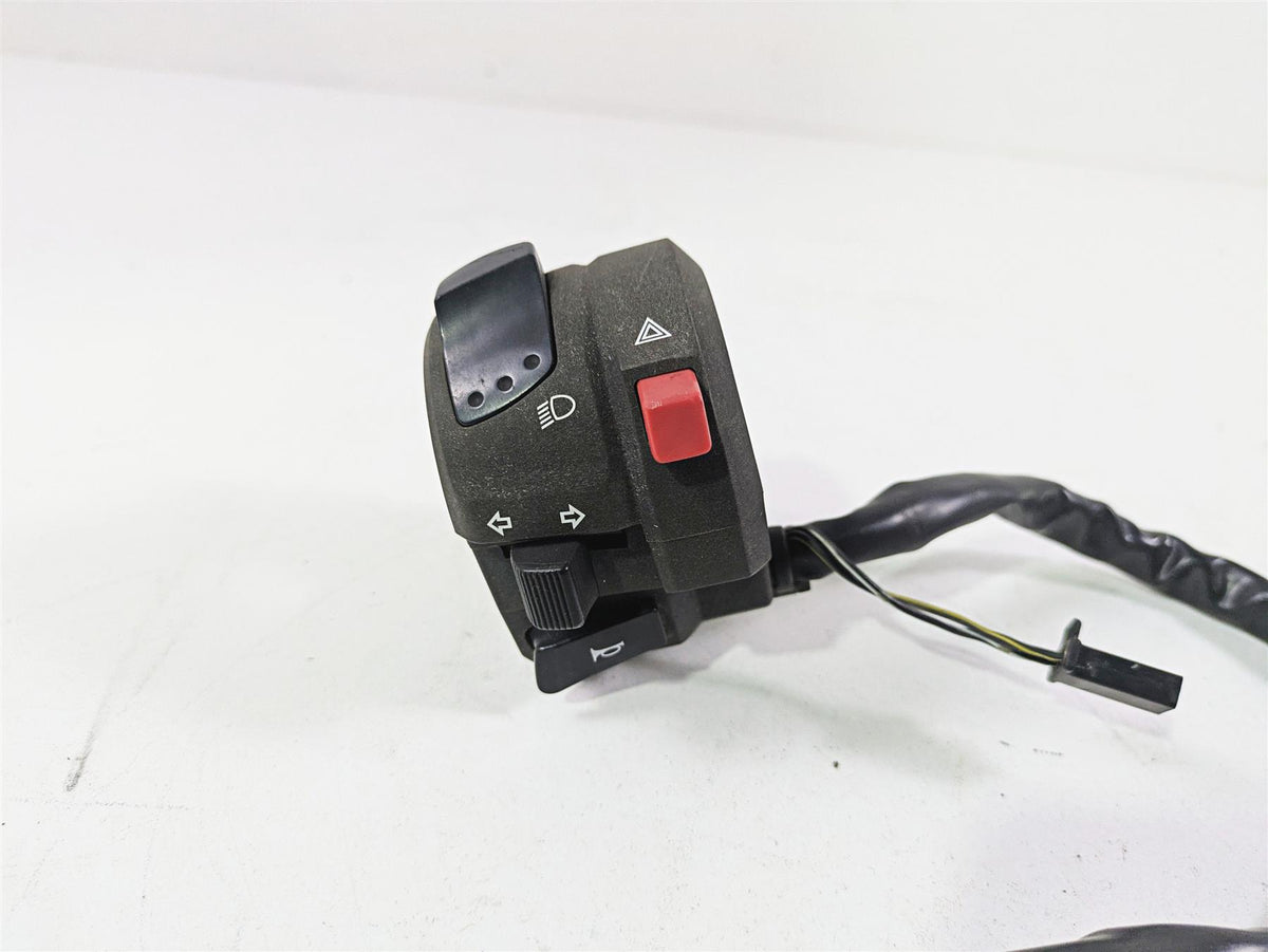 2006 Suzuki GSXR1000 K6 Left Hand Turn Signal Control Switch 37400-29G10 {{ shop.shopifyCountryName }} - Mototech271