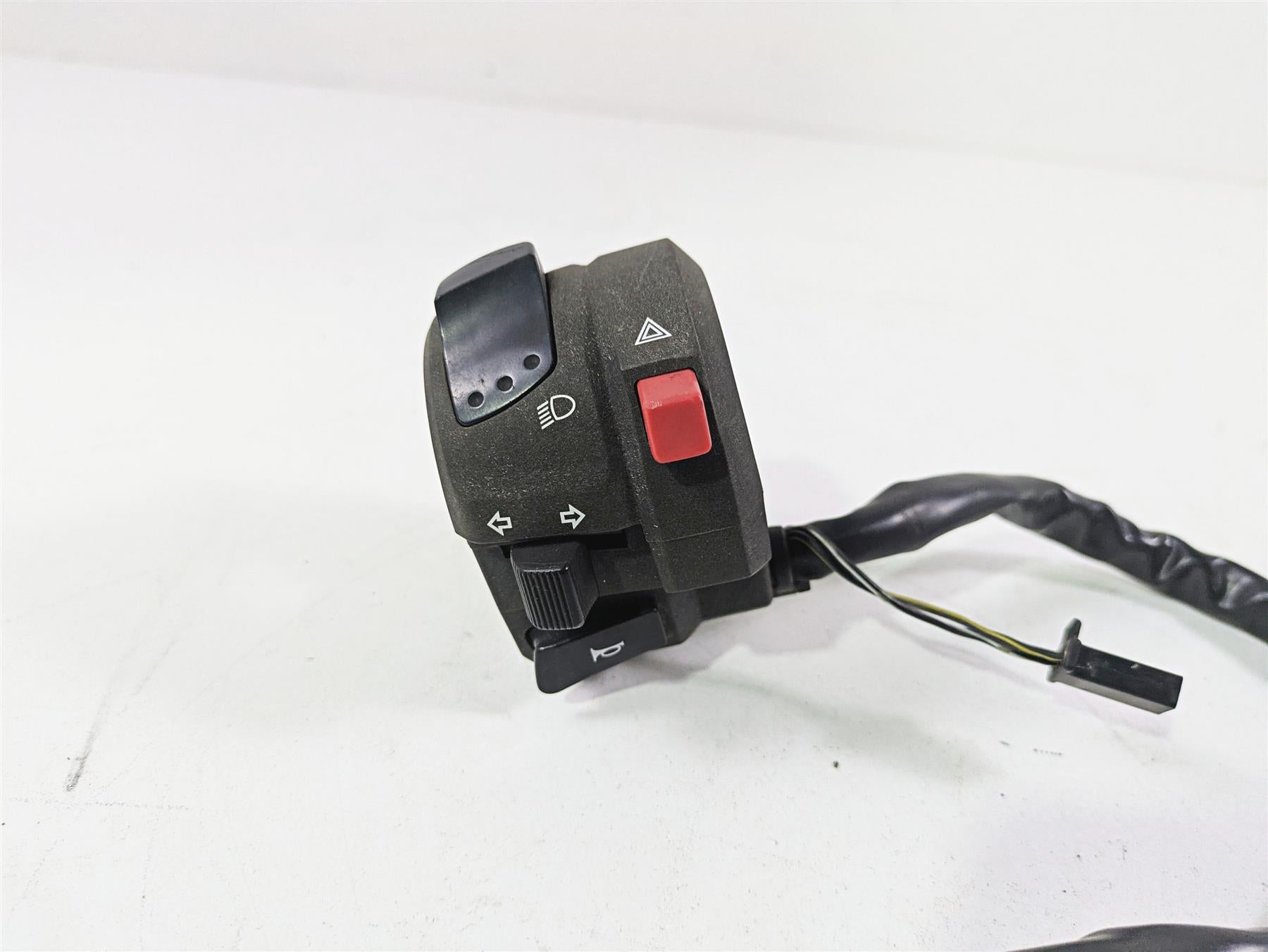 2006 Suzuki GSXR1000 K6 Left Hand Turn Signal Control Switch 37400-29G10 {{ shop.shopifyCountryName }} - Mototech271
