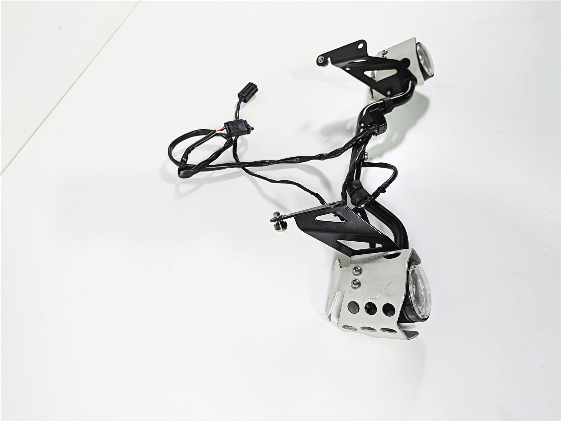 2015 Triumph Tiger Explorer XC Fog Lights & Mounting Rail Set T2701552 T2701553 {{ shop.shopifyCountryName }} - Mototech271