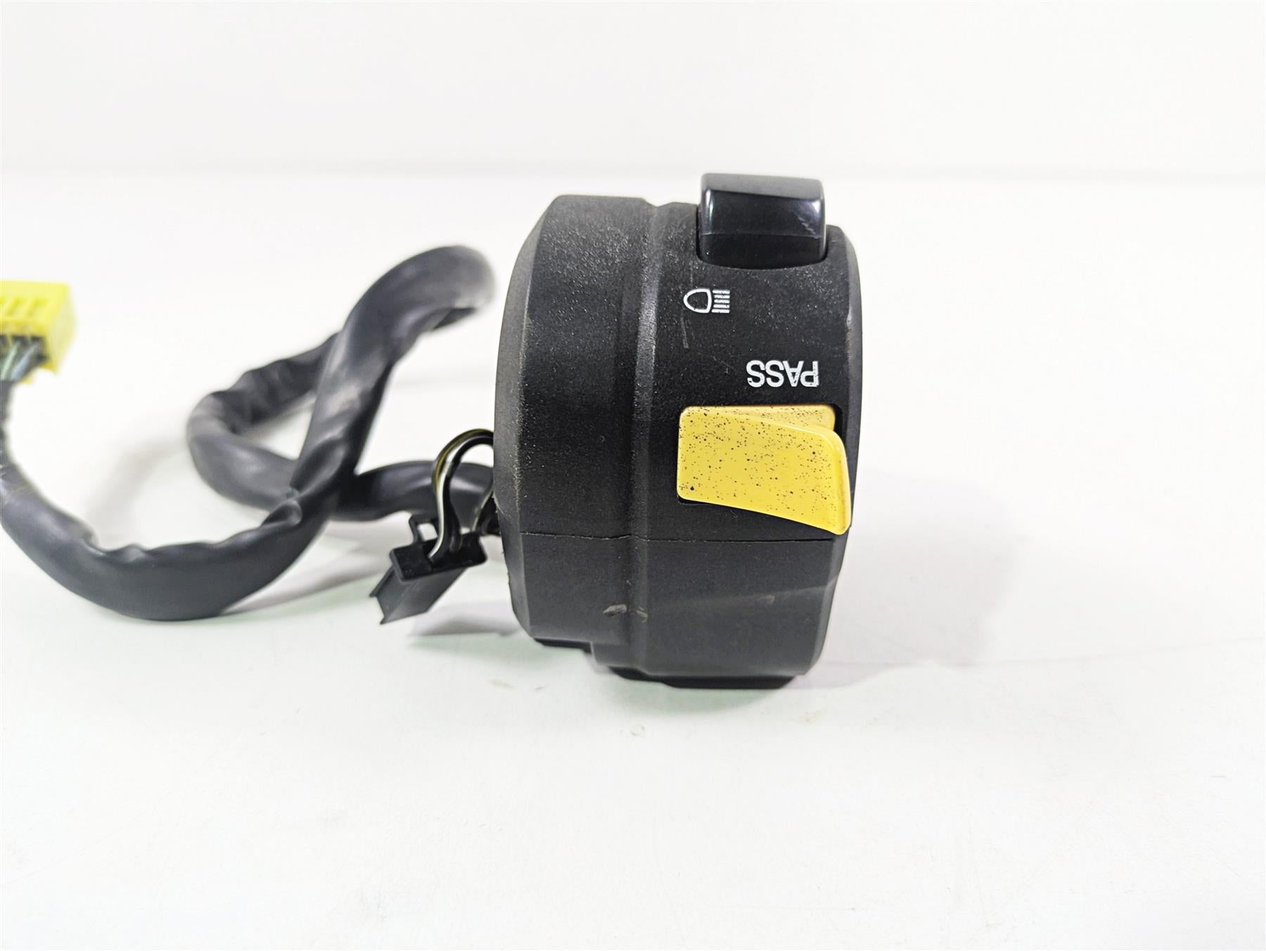 2006 Suzuki GSXR1000 K6 Left Hand Light Control Switch 37400-29G10 37400-29G12 {{ shop.shopifyCountryName }} - Mototech271