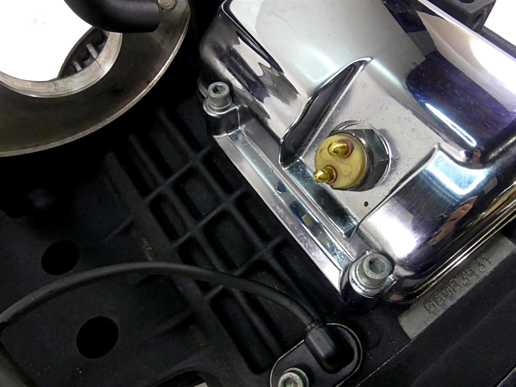 2006 Harley Softail FXSTSI Springer Transmission Gear Box 5 Speed 33053-06A {{ shop.shopifyCountryName }} - Mototech271