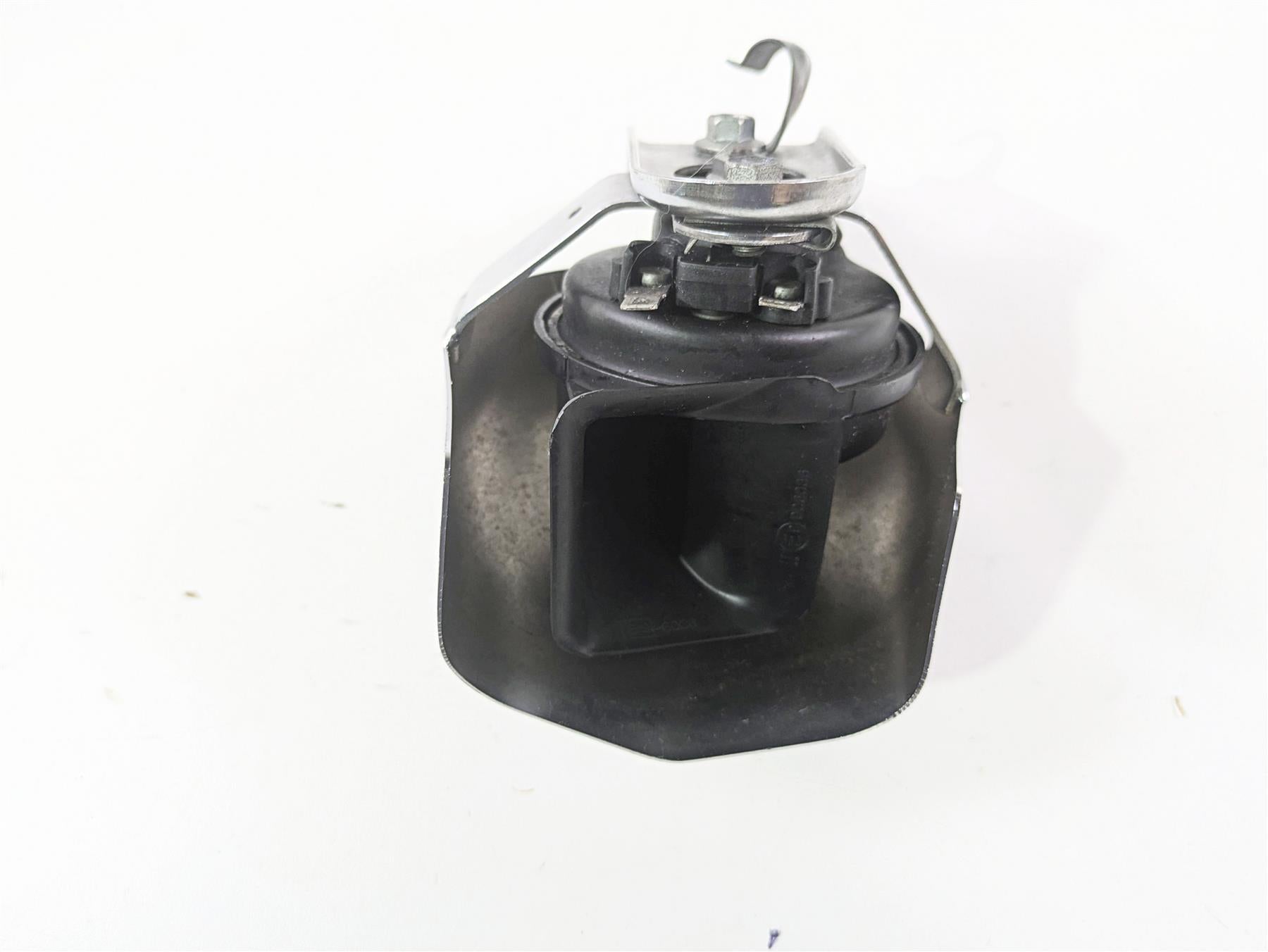 2010 Harley Touring FLHXSE CVO Street Glide Horn & Chrome Cover 69060-90H {{ shop.shopifyCountryName }} - Mototech271