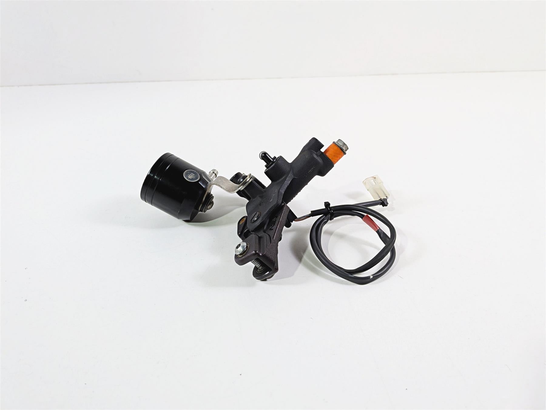 2016 Aprilia RSV 1100 Tuono V4 Factory Brembo Front Brake Master Cylinder B044605 {{ shop.shopifyCountryName }} - Mototech271