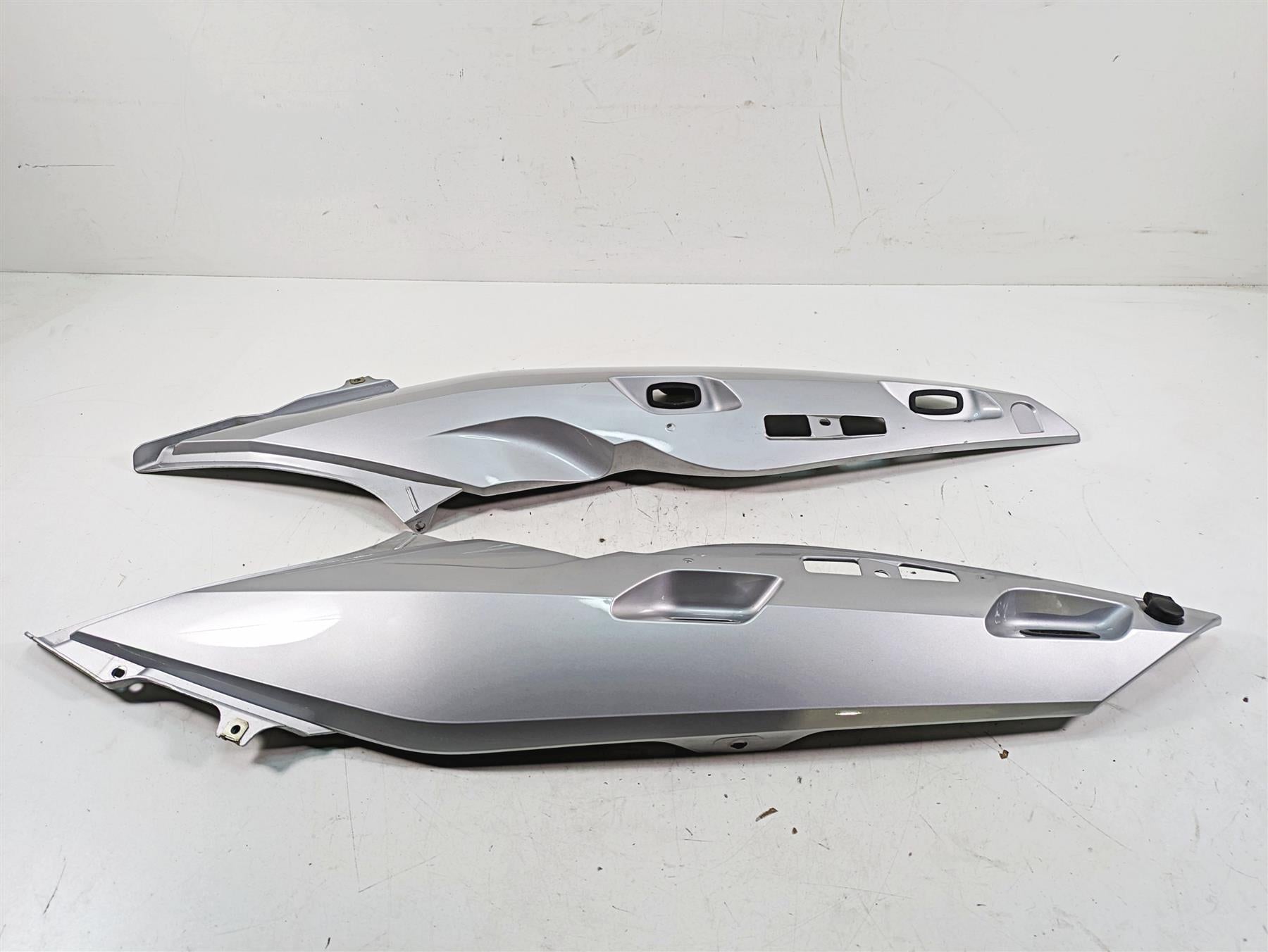 2007 BMW R1200RT K26 Tail Fairing Side Cover Set Titan Silver 46637681573 | Mototech271