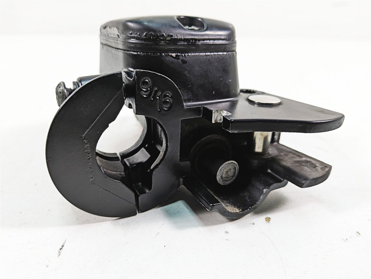 2012 Harley FLD Dyna Switchback Front Brake Master Cylinder 9/16" 45029-11C {{ shop.shopifyCountryName }} - Mototech271