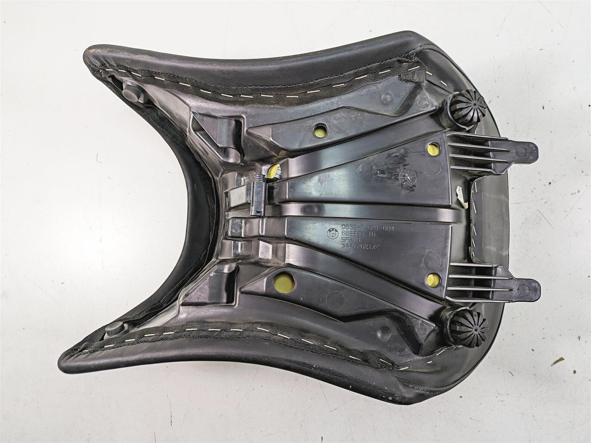 2007 BMW R1200RT K26 Heated Black Front Rider Seat Saddle 52537683654 {{ shop.shopifyCountryName }} - Mototech271