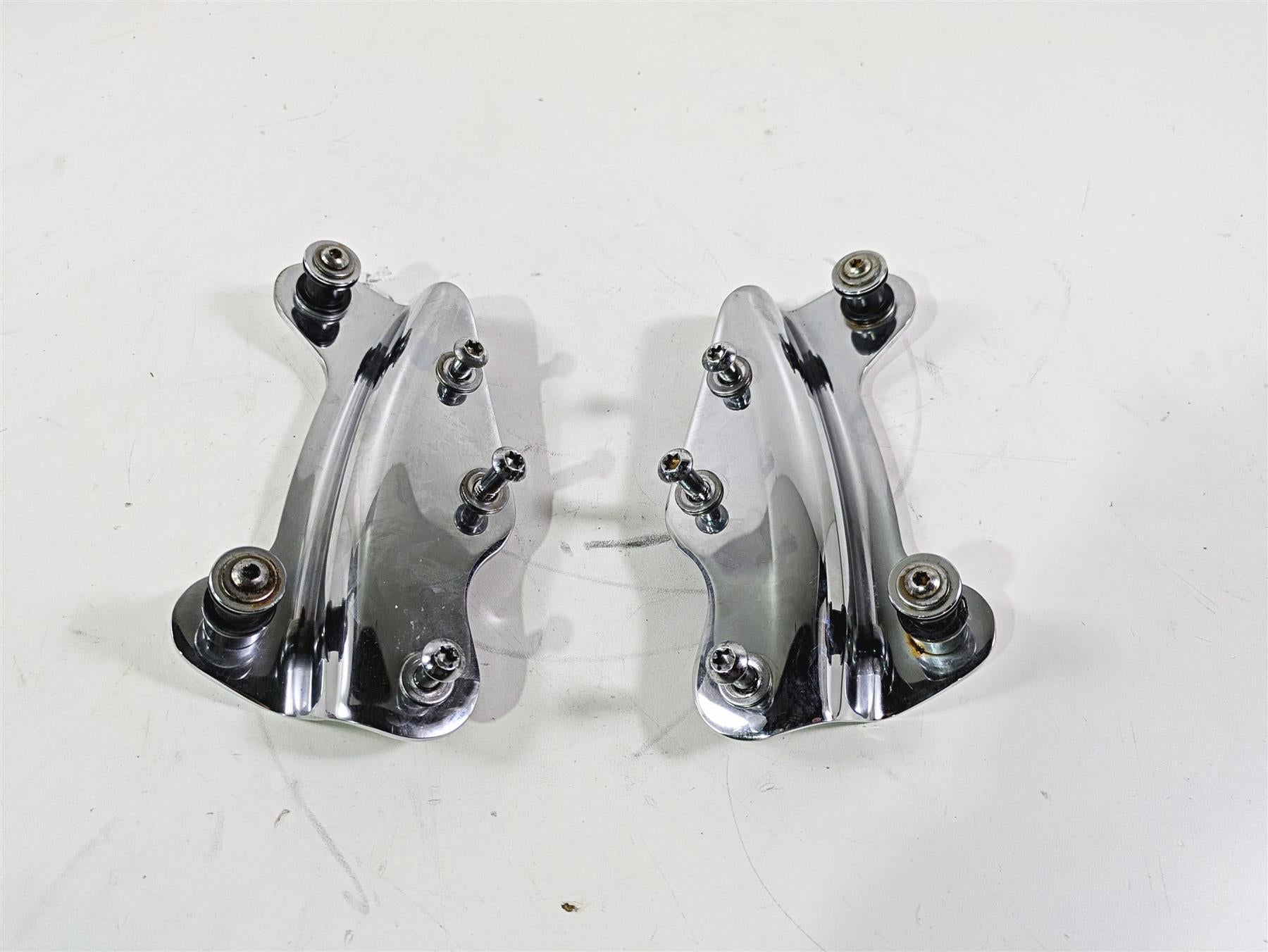 2010 Harley Touring FLHX Street Glide Chrome Quick Release Mount Set 52300353 {{ shop.shopifyCountryName }} - Mototech271
