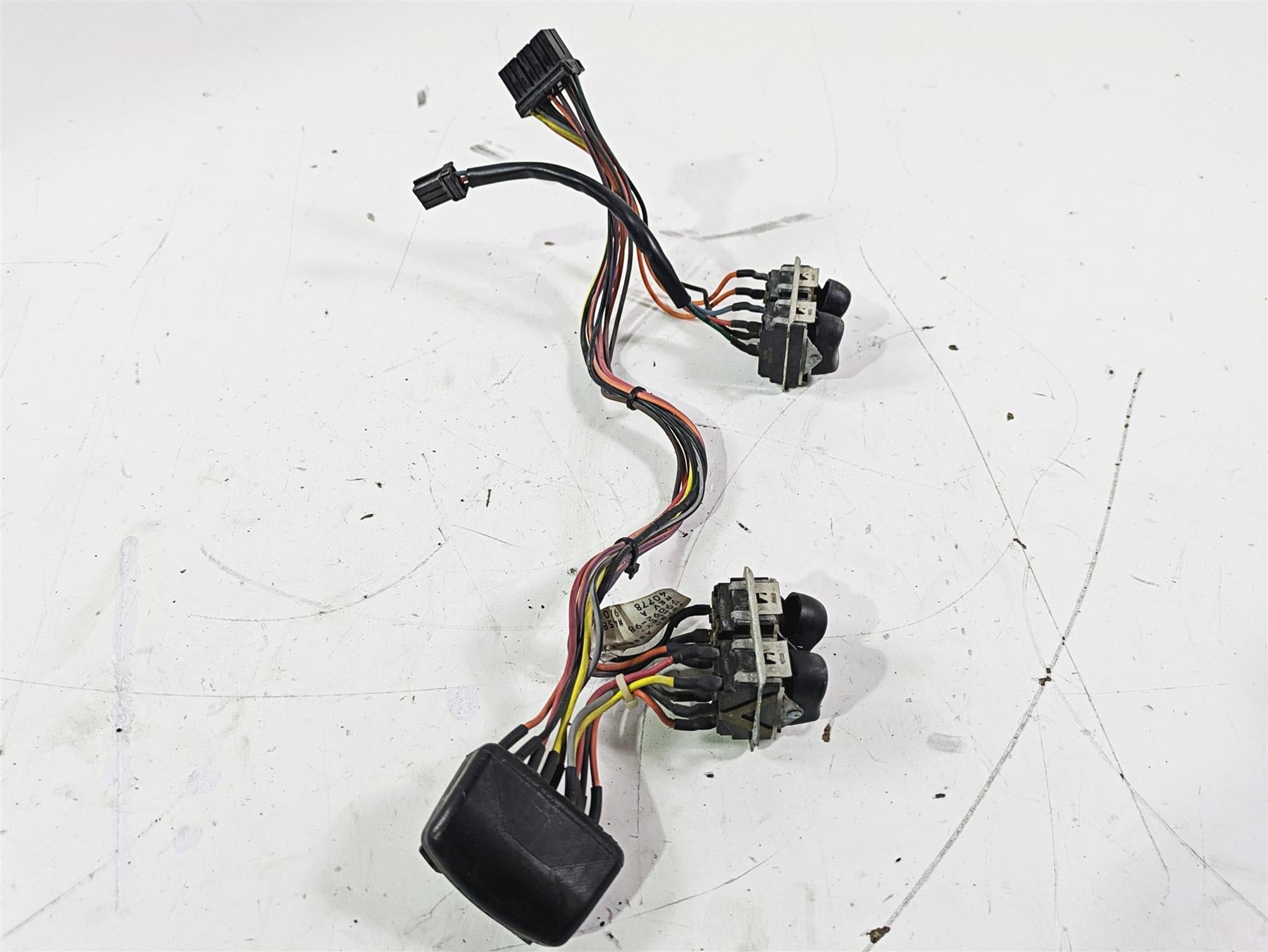2007 Harley Touring FLHTCU SE CVO E-Glide Auxiliary Switch Set 70290-07 {{ shop.shopifyCountryName }} - Mototech271