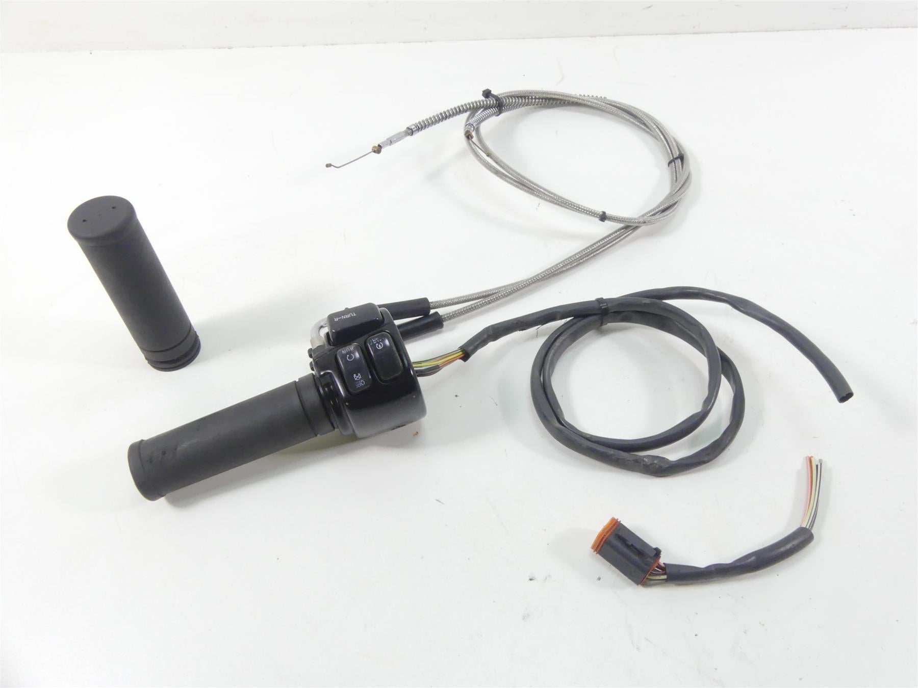 2001 Harley Touring FLHRCI Road King Right Start Stop Control Switch 71684-06A {{ shop.shopifyCountryName }} - Mototech271
