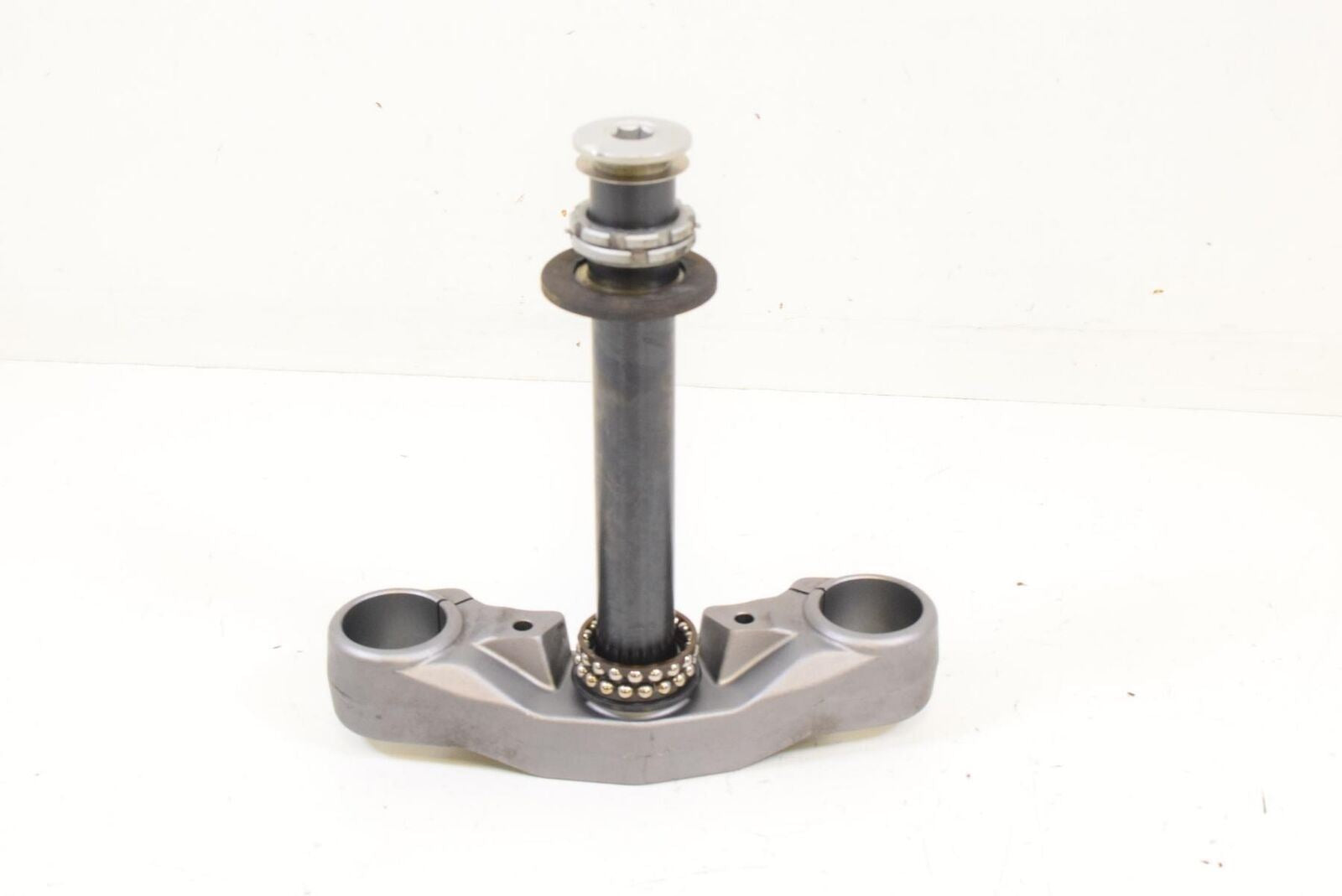 2008 Moto Guzzi 1200 Norge Lower Triple Tree Steering Clamp GU05494030 {{ shop.shopifyCountryName }} - Mototech271