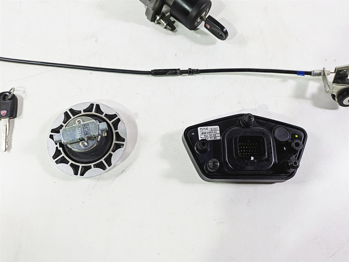 2013 Ducati Hyperstrada 821 Speedometer Ignition Switch Key Lock Set 40610951E {{ shop.shopifyCountryName }} - Mototech271