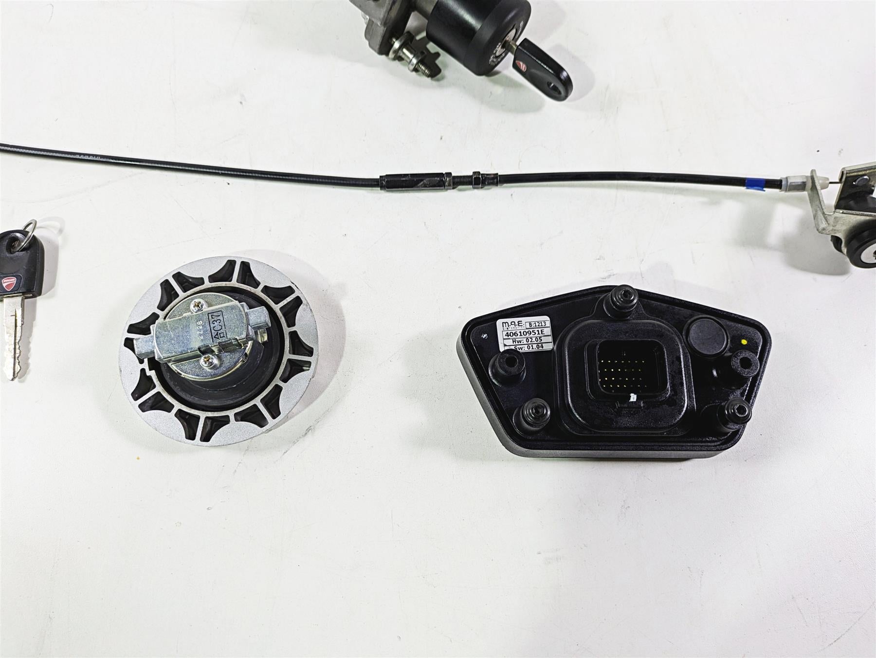 2013 Ducati Hyperstrada 821 Speedometer Ignition Switch Key Lock Set 40610951E {{ shop.shopifyCountryName }} - Mototech271