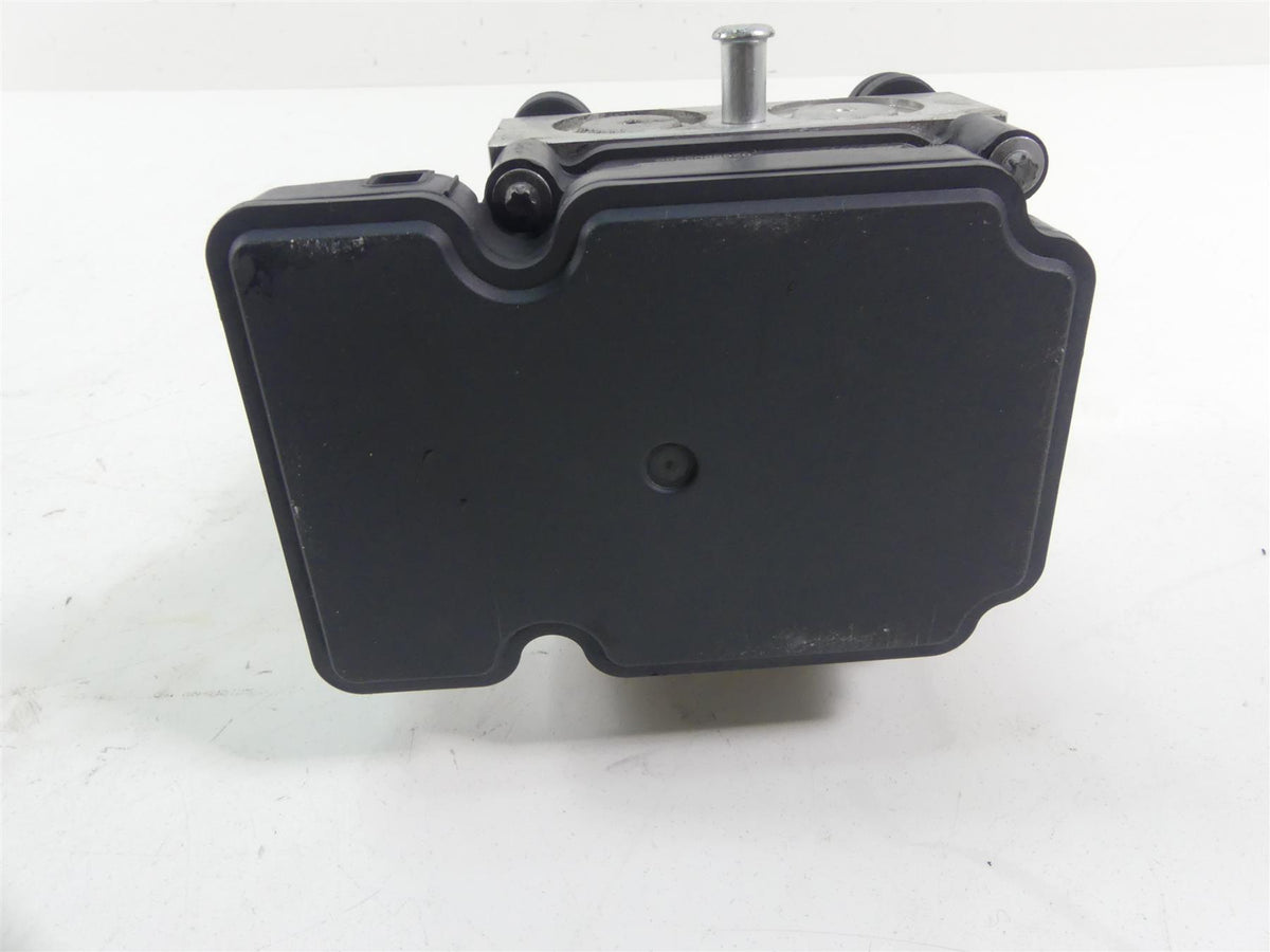 2017 Harley Touring FLHTKL Electra Glide Abs Brake Pump Unit Module 41100046 {{ shop.shopifyCountryName }} - Mototech271