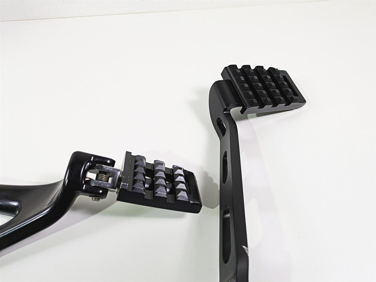 2019 Harley Softail FXDR 114 Footpeg Shifter Brake Pedal Set 33600134 50500746 {{ shop.shopifyCountryName }} - Mototech271