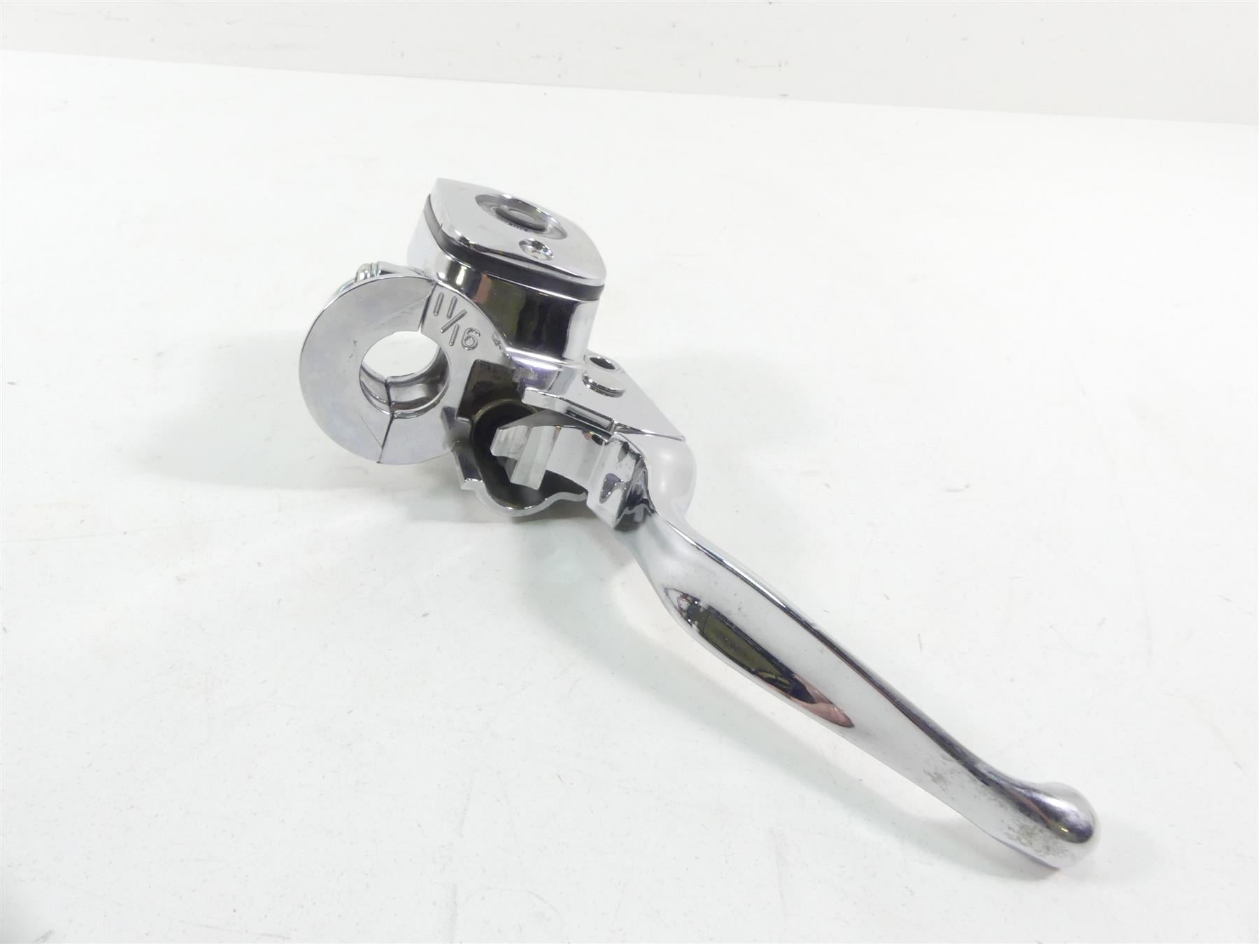 2004 Harley FLHTC SE CVO Electra Glide Front Brake Mstr Cylinder 11/16 45179-02 {{ shop.shopifyCountryName }} - Mototech271