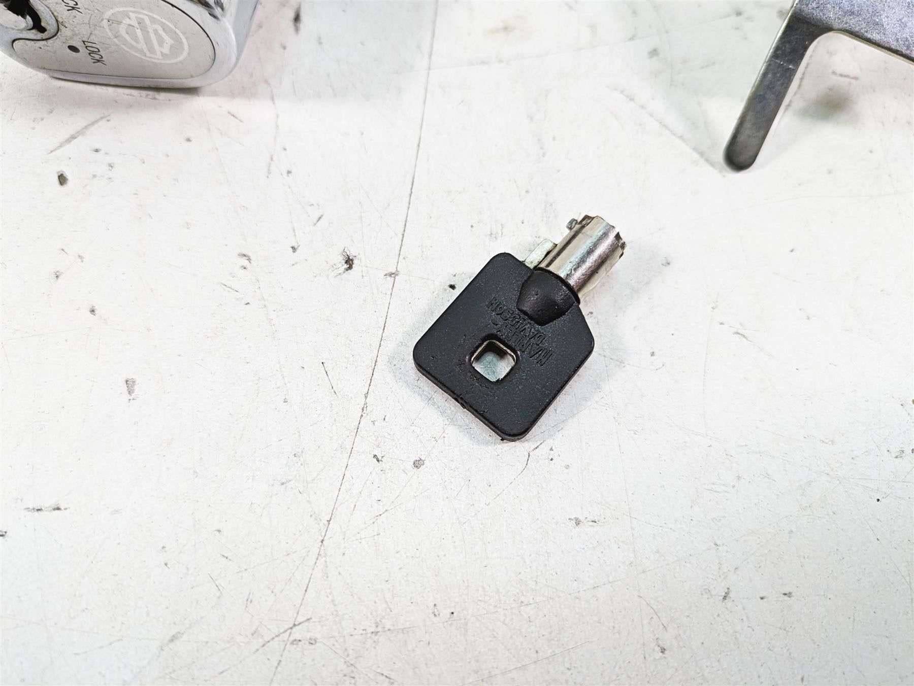 2008 Harley FLHTCU Electra Glide Ignition Switch Key Lock Set 71572-06 {{ shop.shopifyCountryName }} - Mototech271