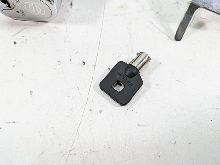 2008 Harley FLHTCU Electra Glide Ignition Switch Key Lock Set 71572-06 {{ shop.shopifyCountryName }} - Mototech271