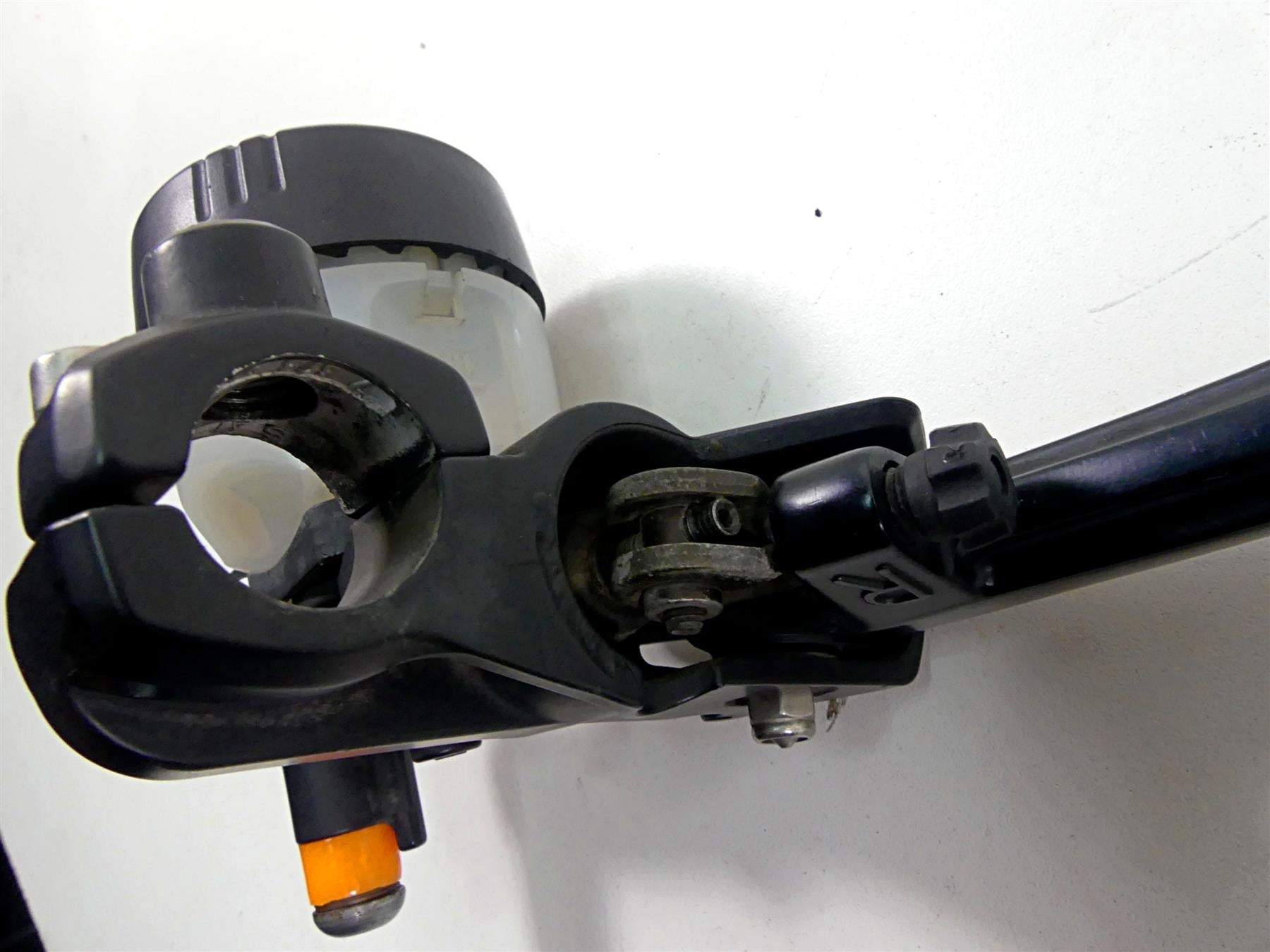 2009 BMW R1200GS K255 Adv Front Brake Master Cylinder 32728530056 {{ shop.shopifyCountryName }} - Mototech271
