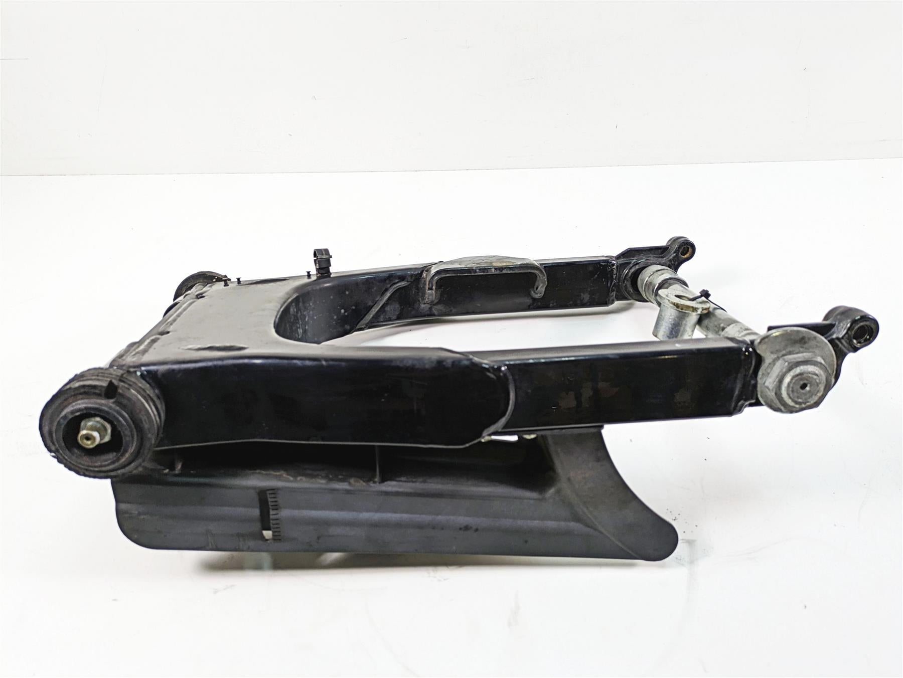 2006 Harley Touring FLHXI Street Glide Rear Swingarm Swing Arm + Axle 47549-02A {{ shop.shopifyCountryName }} - Mototech271