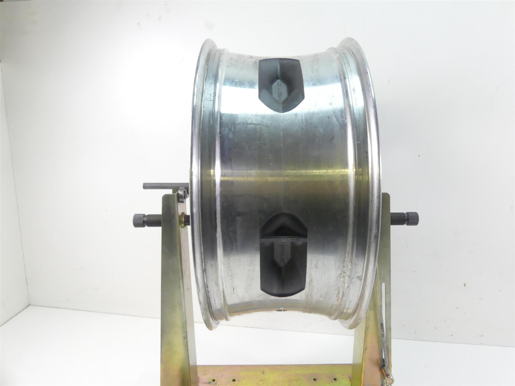 2011 Harley VRSCF Muscle Rod Straight 18x8 Rear Wheel Rim 40900169 {{ shop.shopifyCountryName }} - Mototech271