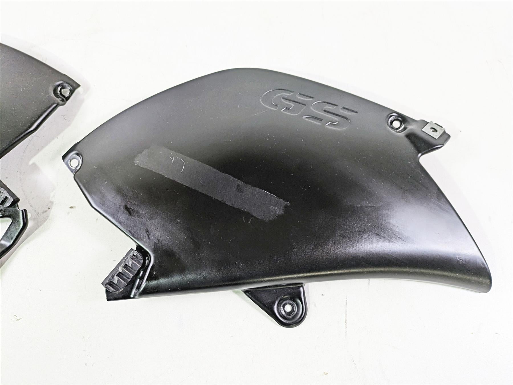 2009 BMW R1200GS K255 Adv Tank Trim Between Leg Side Cover Set -Read 46637698234 {{ shop.shopifyCountryName }} - Mototech271