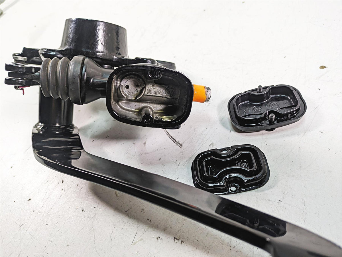 2013 Harley Touring FLHX Street Glide Floor Board + Shift Brake Pedal 50683-04 {{ shop.shopifyCountryName }} - Mototech271