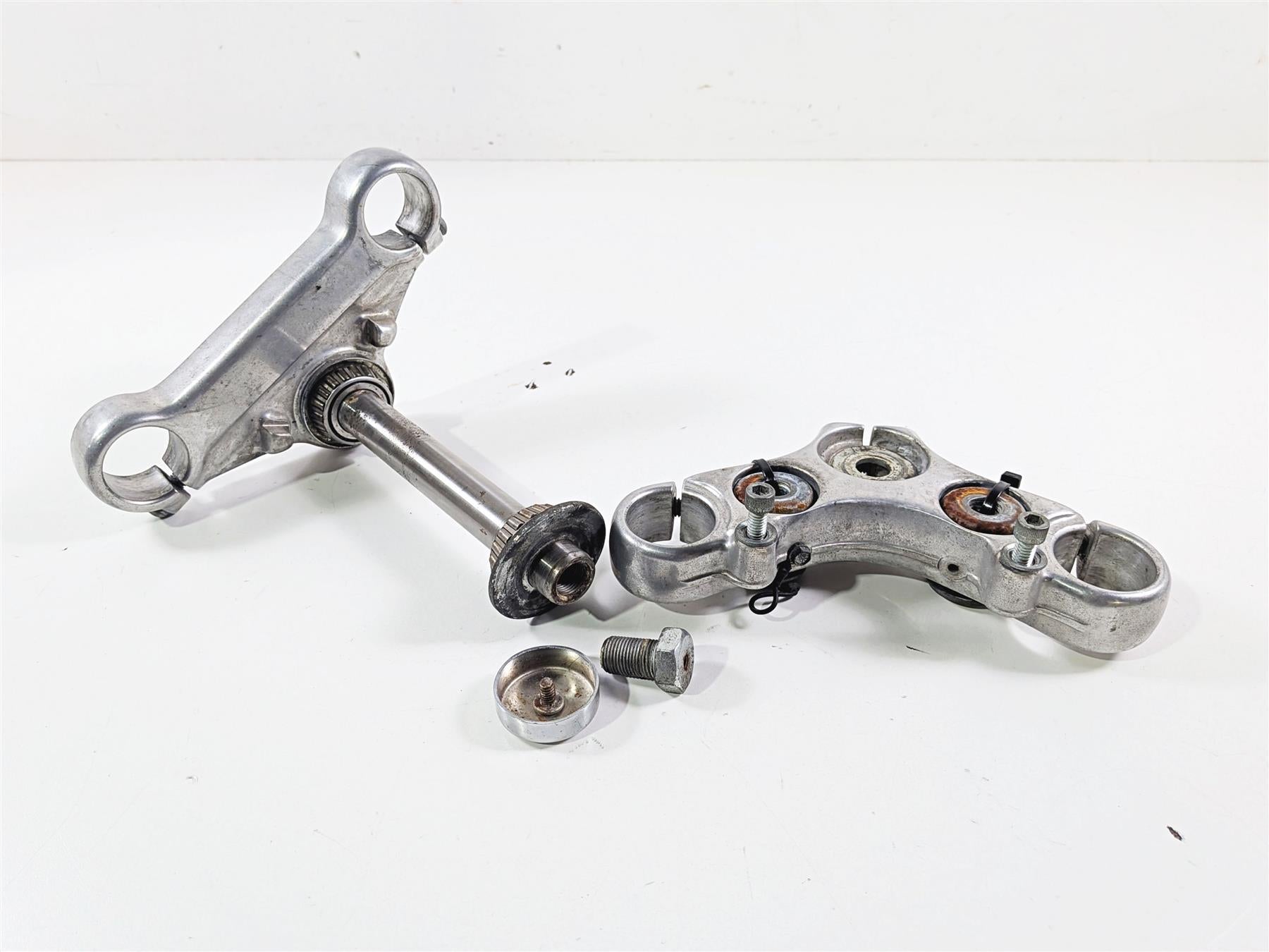 1998 Harley Dyna FXDL Low Rider Upper & Lower Triple Tree - Read 45598-90B {{ shop.shopifyCountryName }} - Mototech271