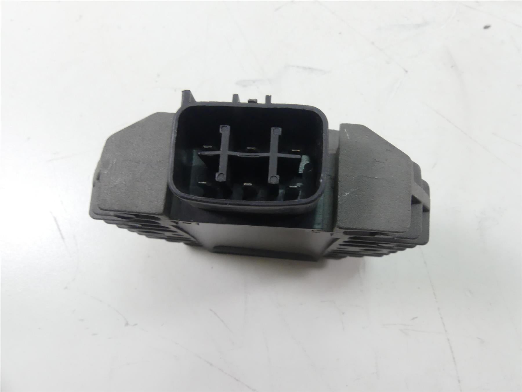 2001 Yamaha XV1600 Road Star Rectifier Voltage Regulator + Cover 5BN-81960-00-00 {{ shop.shopifyCountryName }} - Mototech271