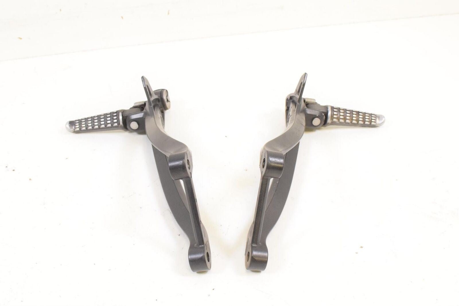 2008 Kawasaki ZX10R ZX10 Ninja Rear Passenger Footpeg Foot Peg SET 35063-0445-18 {{ shop.shopifyCountryName }} - Mototech271