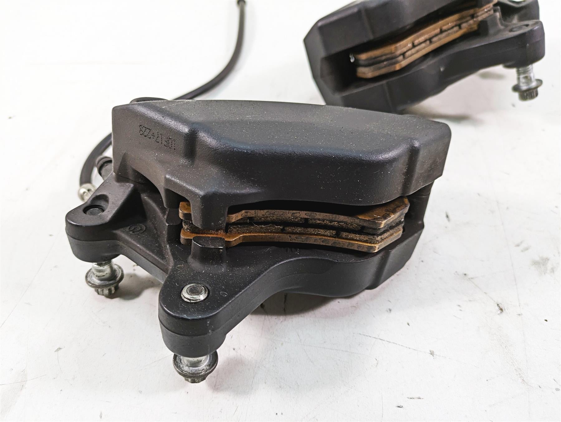 2011 Harley Touring FLHR Road King Front Brake Caliper Set 43027-08 44023-08 {{ shop.shopifyCountryName }} - Mototech271