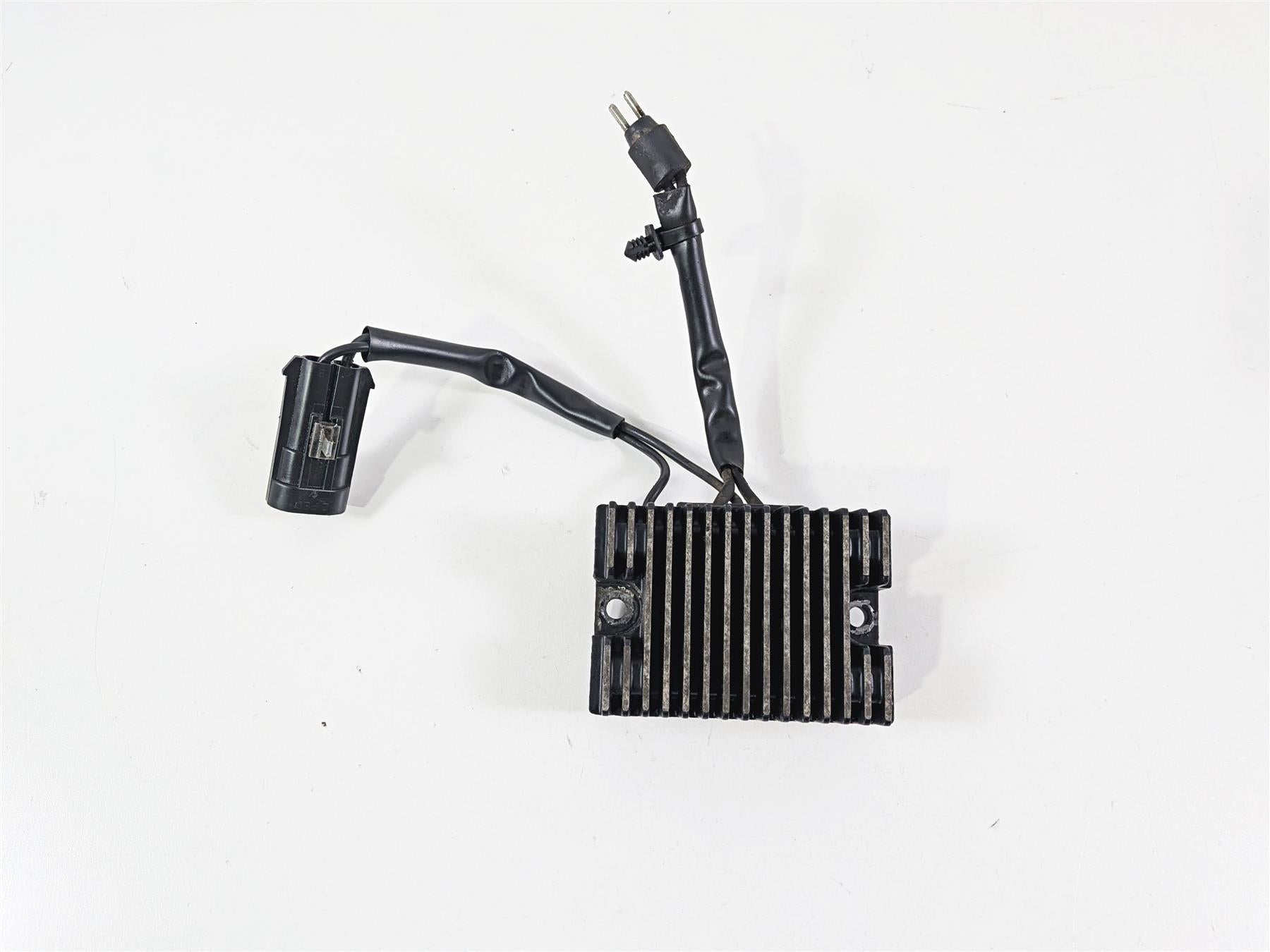 2006 Harley Sportster XL1200 C Rectifier Voltage Regulator 74523-04 {{ shop.shopifyCountryName }} - Mototech271