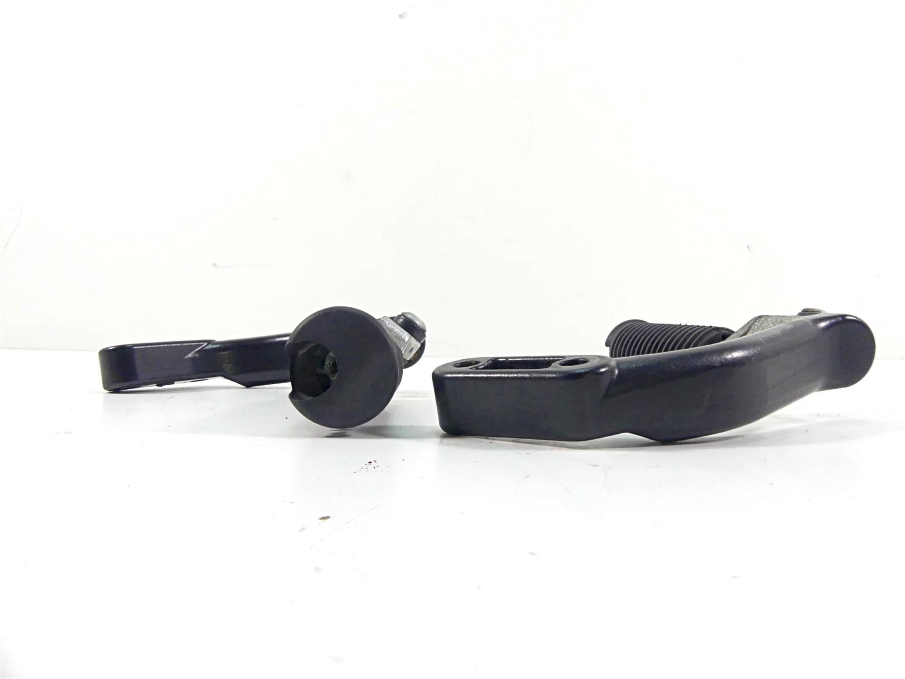 2013 Harley VRSCF Muscle Vrod Rear Passenger Pillion Foot Peg Set 50822-09 {{ shop.shopifyCountryName }} - Mototech271