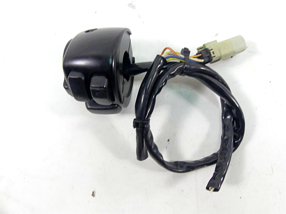 2015 Harley VRSCF Muscle V-Rod Left Hand Blinker Control Switch - Read 71682-06A {{ shop.shopifyCountryName }} - Mototech271