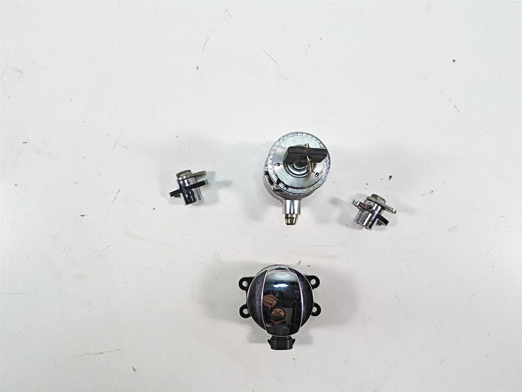 2012 Harley FLD Dyna Switchback Ignition Switch Key Lock Set 71304-04 {{ shop.shopifyCountryName }} - Mototech271