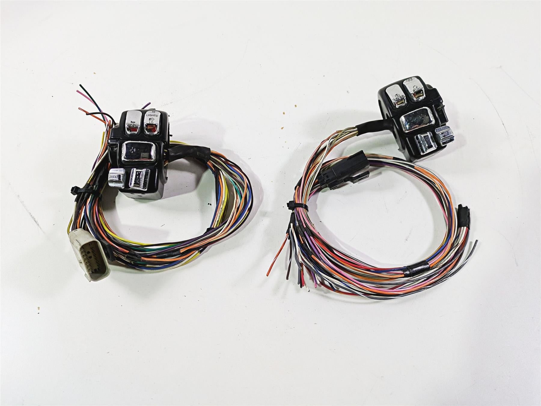 2010 Harley Touring FLHTK Electra Glide Hand Control Switch Set 12" 71682-06A {{ shop.shopifyCountryName }} - Mototech271