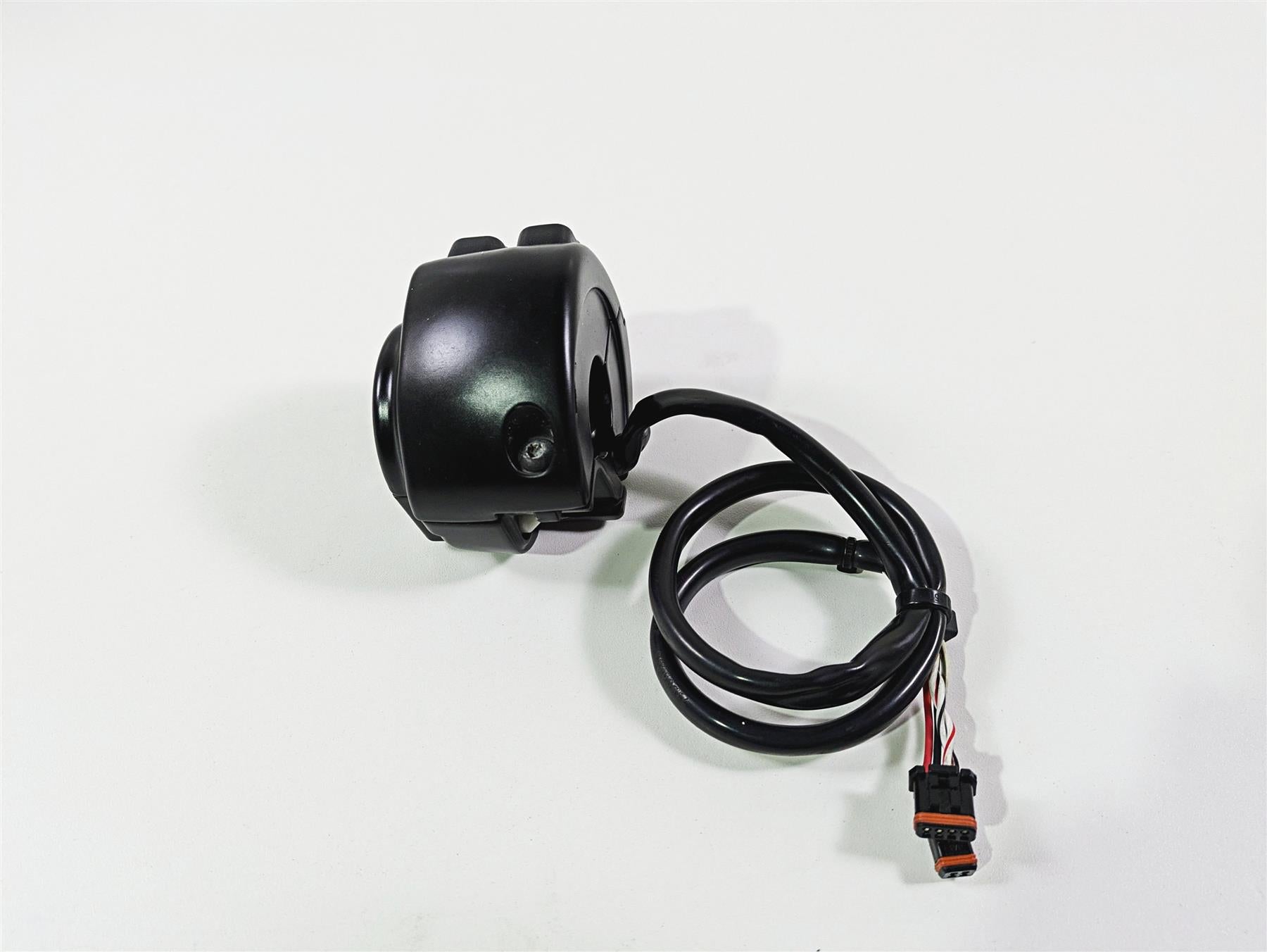 2019 Harley Softail FXDR 114 Right Hand Start Kill Control Switch 71500462 {{ shop.shopifyCountryName }} - Mototech271