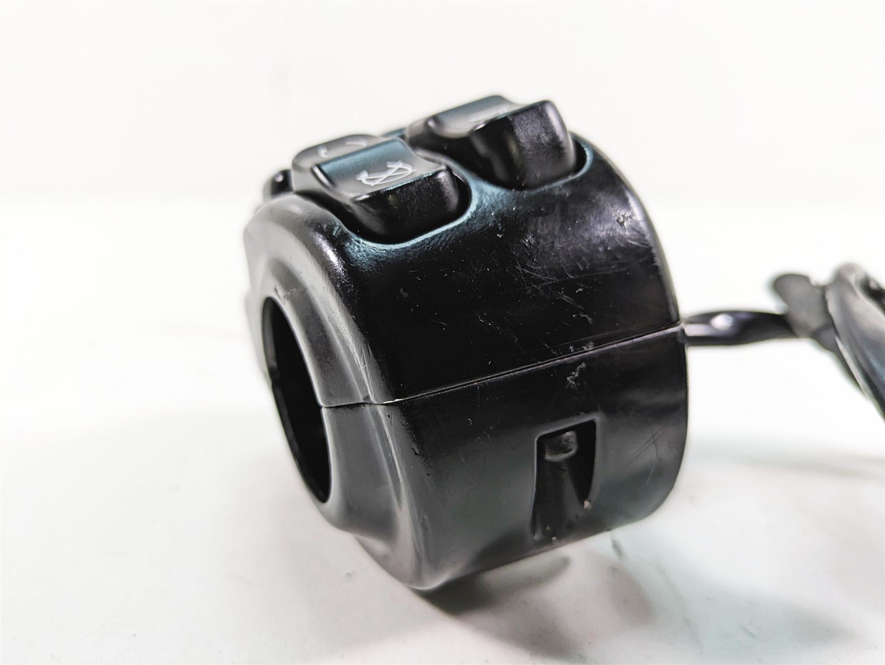 2019 Harley Touring FLHX Street Glide Right Hand Control Switch 71500129C {{ shop.shopifyCountryName }} - Mototech271