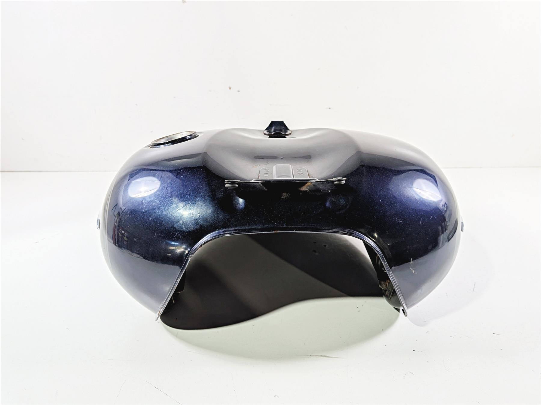 2006 Suzuki VL800 C50 Boulevard Fuel Gas Petrol Tank READ 44100-41FD0 {{ shop.shopifyCountryName }} - Mototech271
