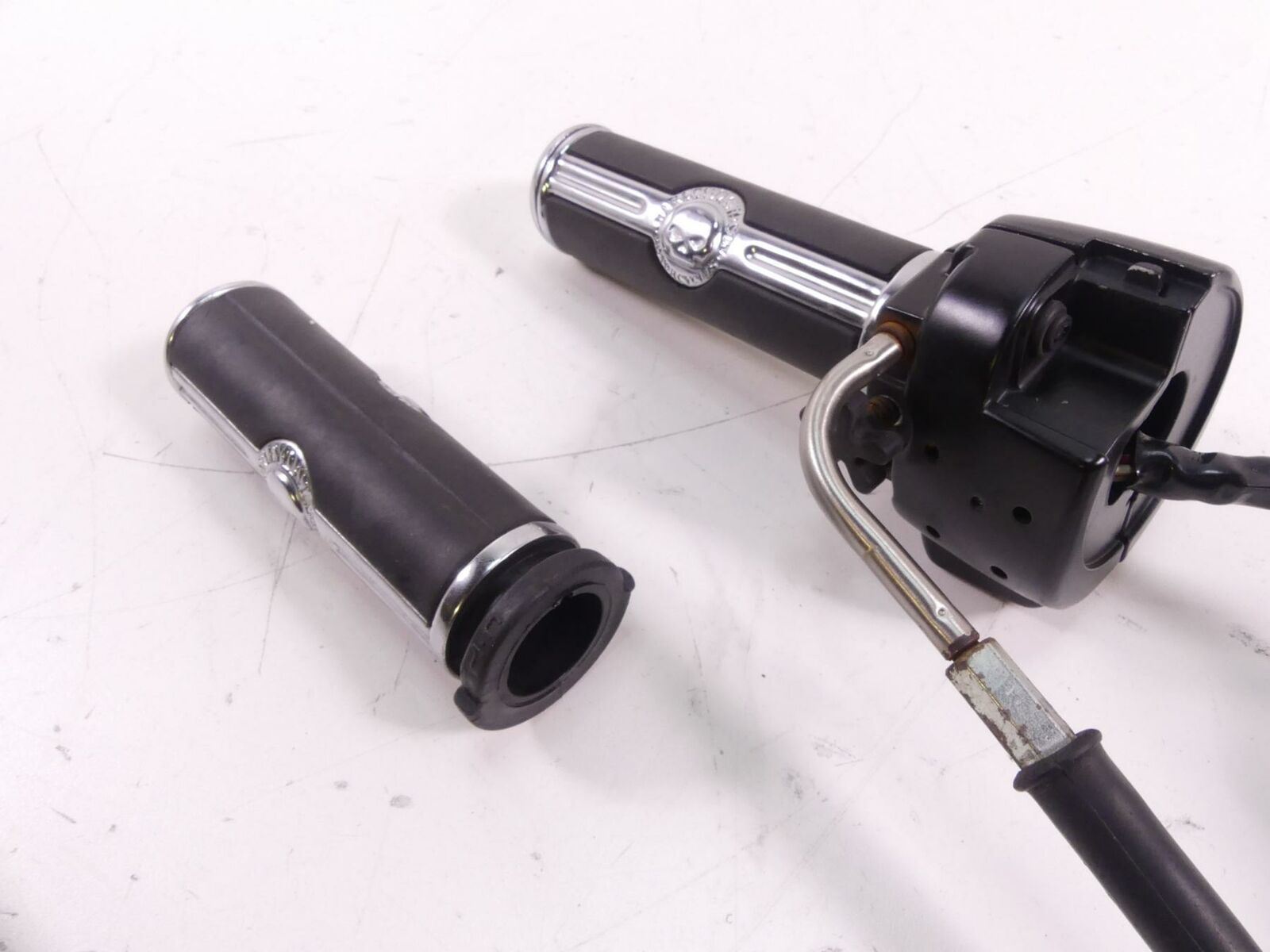 2009 Harley FXDC Dyna Super Glide Right Control Switch Start Kill Grips 71684-06 {{ shop.shopifyCountryName }} - Mototech271