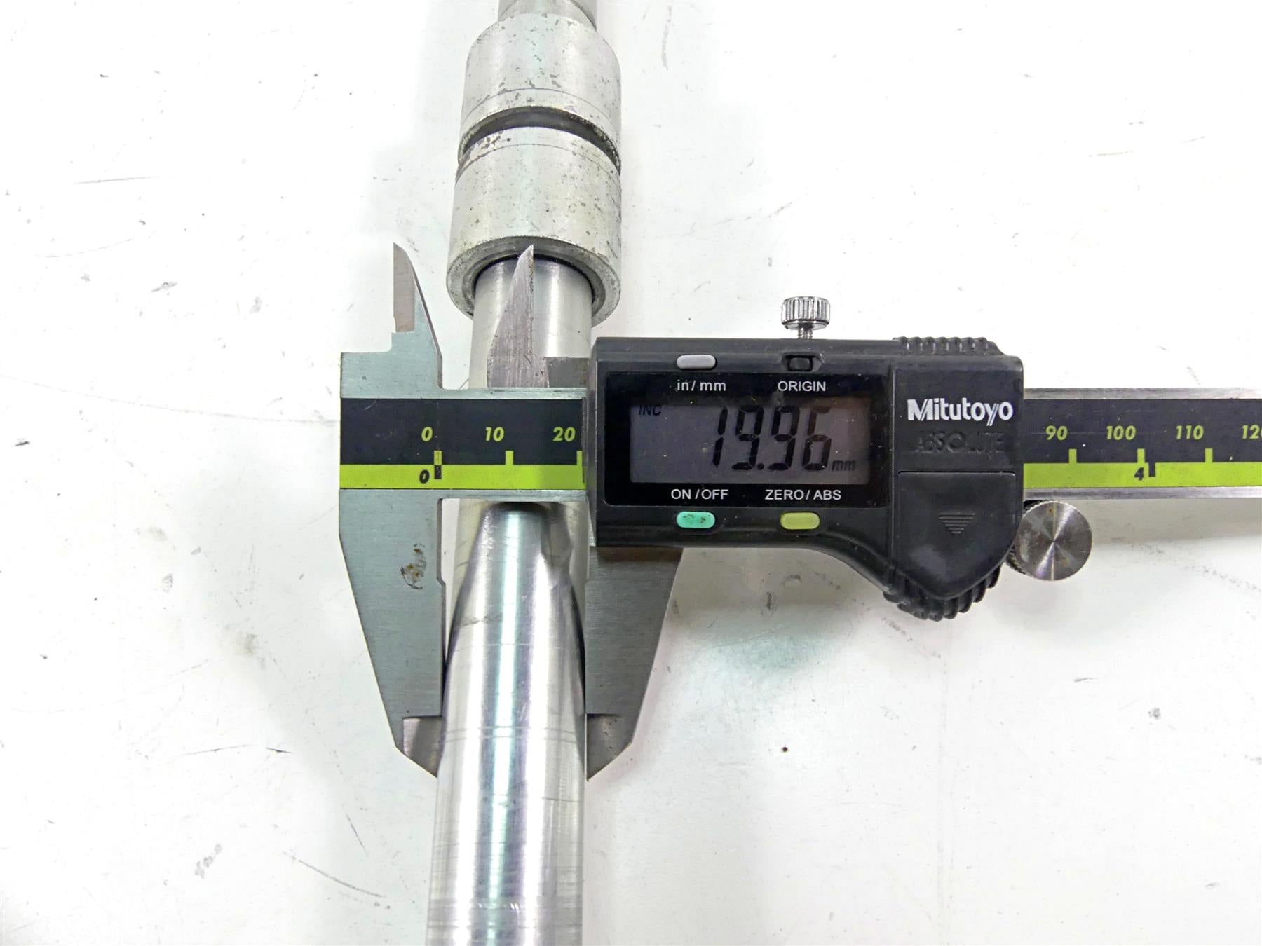 2019 Indian Chieftain Classic Straight Front Axle Wheel Spindle 5138509 {{ shop.shopifyCountryName }} - Mototech271