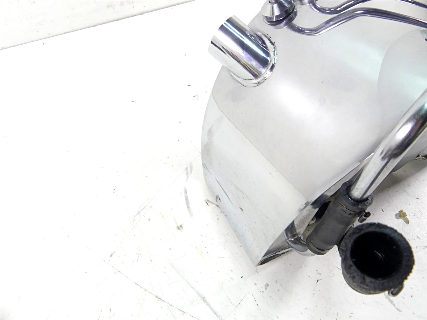 2006 Harley Softail FXSTSI Springer Oil Tank Reservoir & All Hoses 62498-00A {{ shop.shopifyCountryName }} - Mototech271