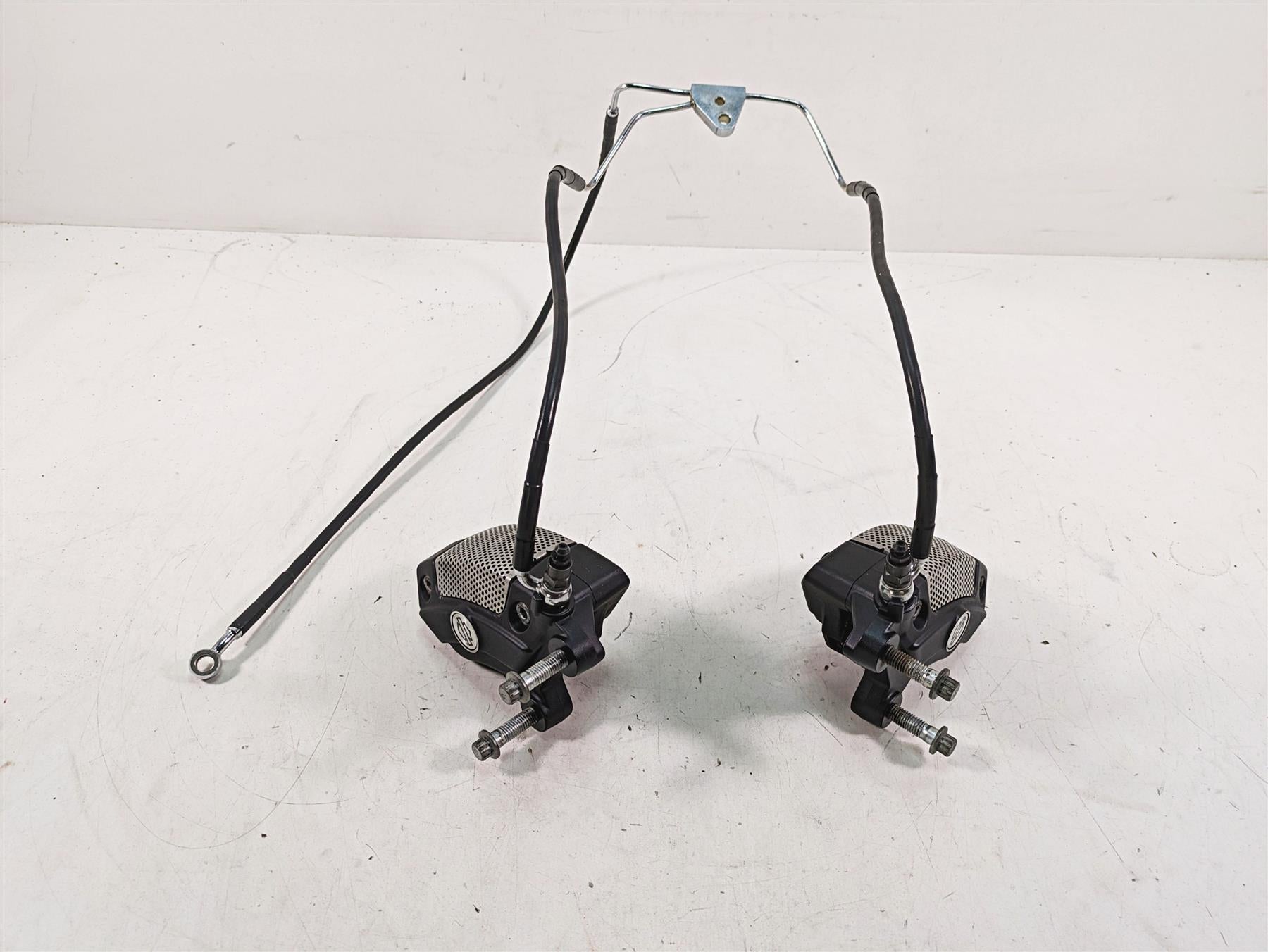 2010 Harley Touring FLHTCU Electra Glide Brembo Front Brake Caliper Set 43027-08 {{ shop.shopifyCountryName }} - Mototech271