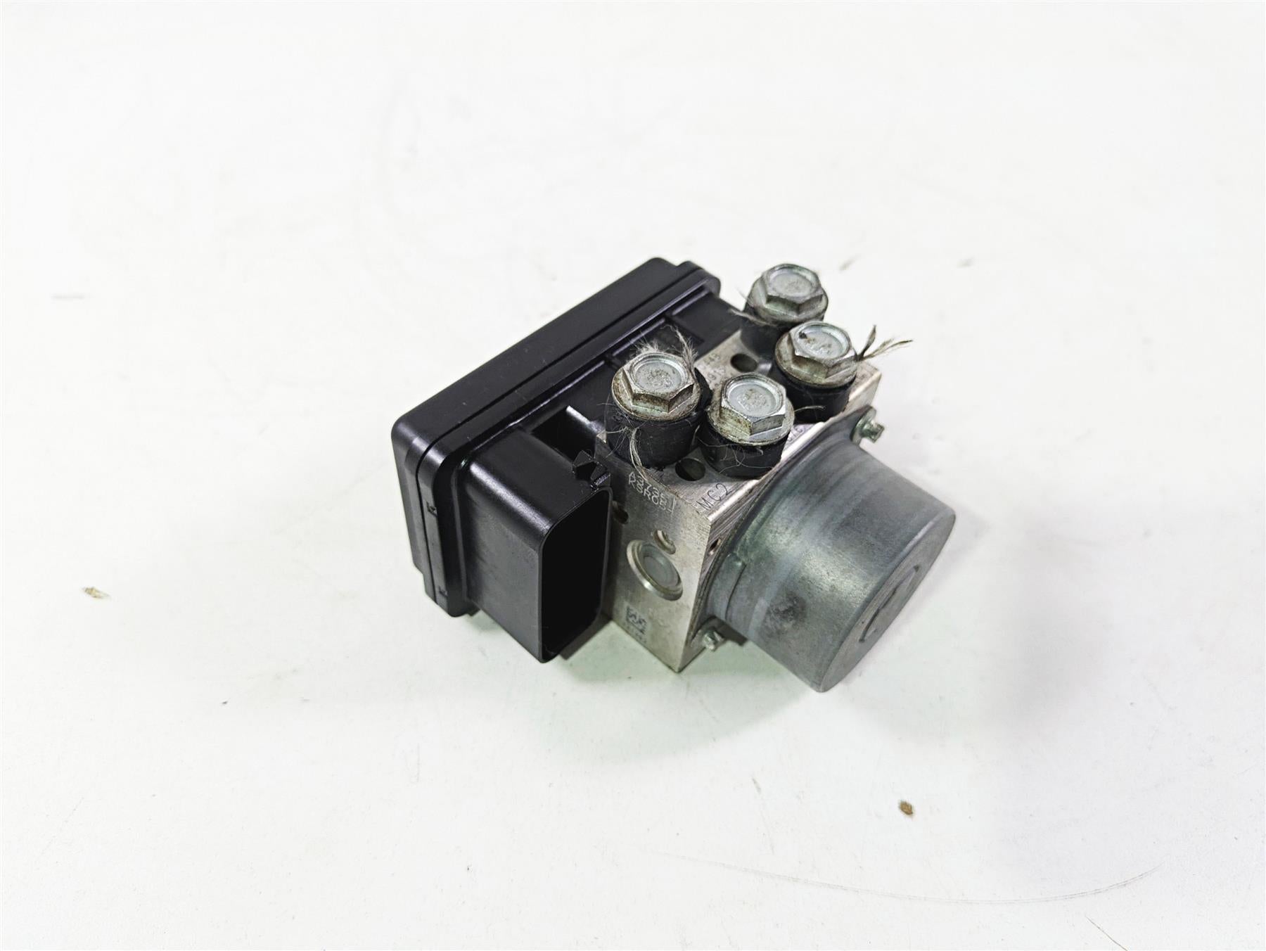 2018 Harley FXBR Softail Breakout Abs Brake Pump Unit Module 41100044B {{ shop.shopifyCountryName }} - Mototech271