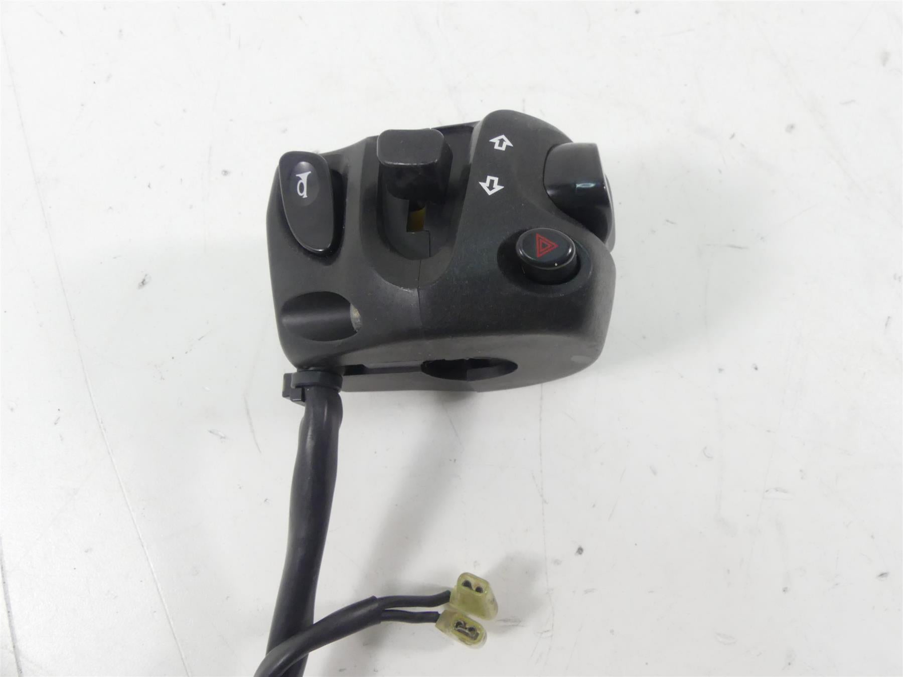2007 Yamaha FZ1 Fazer Left Hand Control Switch Light Blinker 3C3-83972-00-00 {{ shop.shopifyCountryName }} - Mototech271