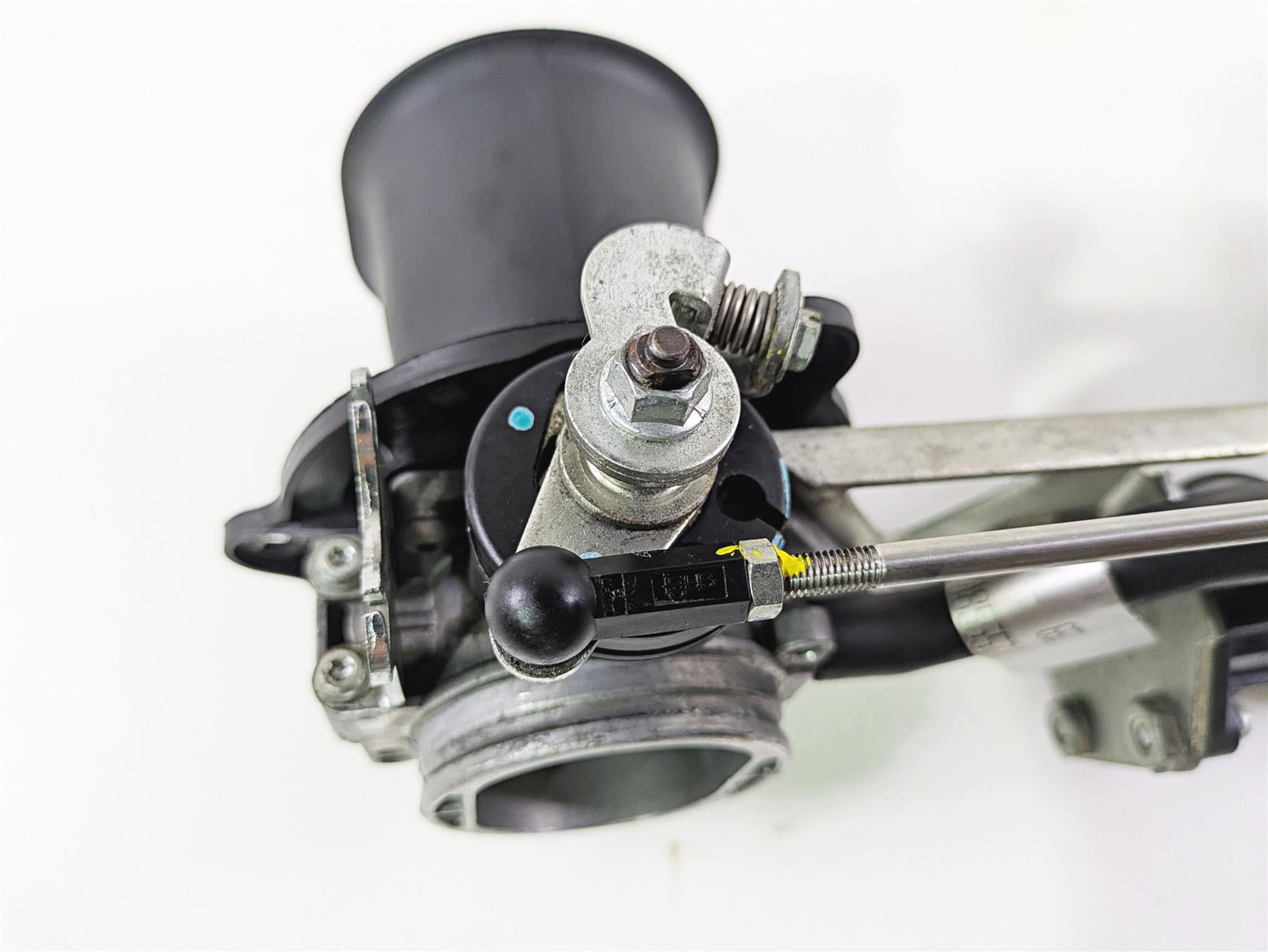 2010 Ducati Streetfighter 1098 S Throttle Body Bodies READ 28240791B {{ shop.shopifyCountryName }} - Mototech271